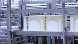 工厂奶酪生产正版超高清4k商用授权视频素材下载(编号:CnLQcPbfcI72Vyi)-新片场素材
